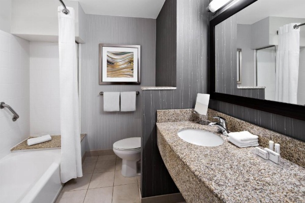Courtyard by Marriott Raleigh North/Triangle Town Center image 20